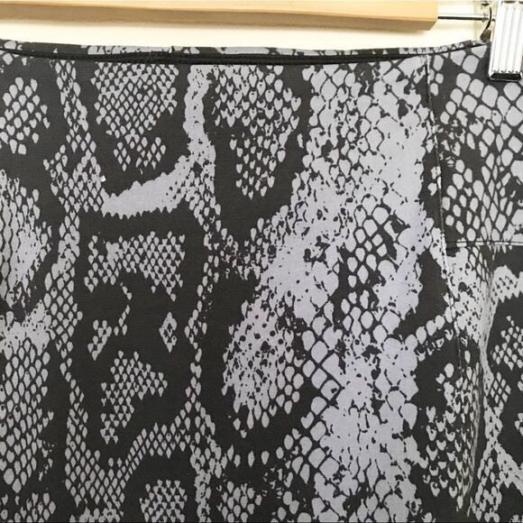 Lysse Viper Snake Stretch Pencil Skirt L Gray NEW - Picture 3 of 8